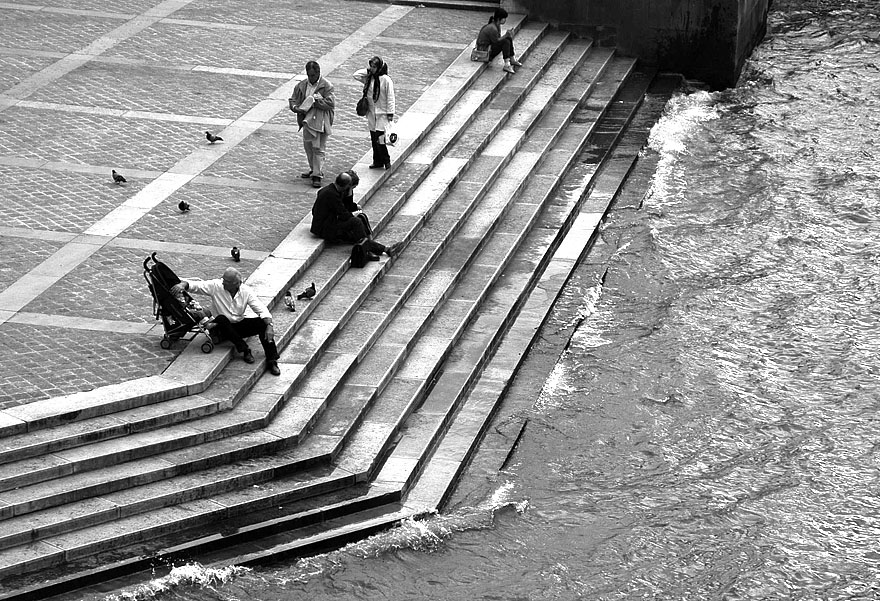 136 Under the Pont d Iena